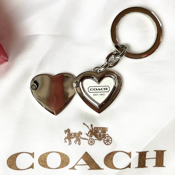 NWOT COACH Signature Pink Heart Picture Locket Fob Key Chain #1657 - Picture 2 of 3